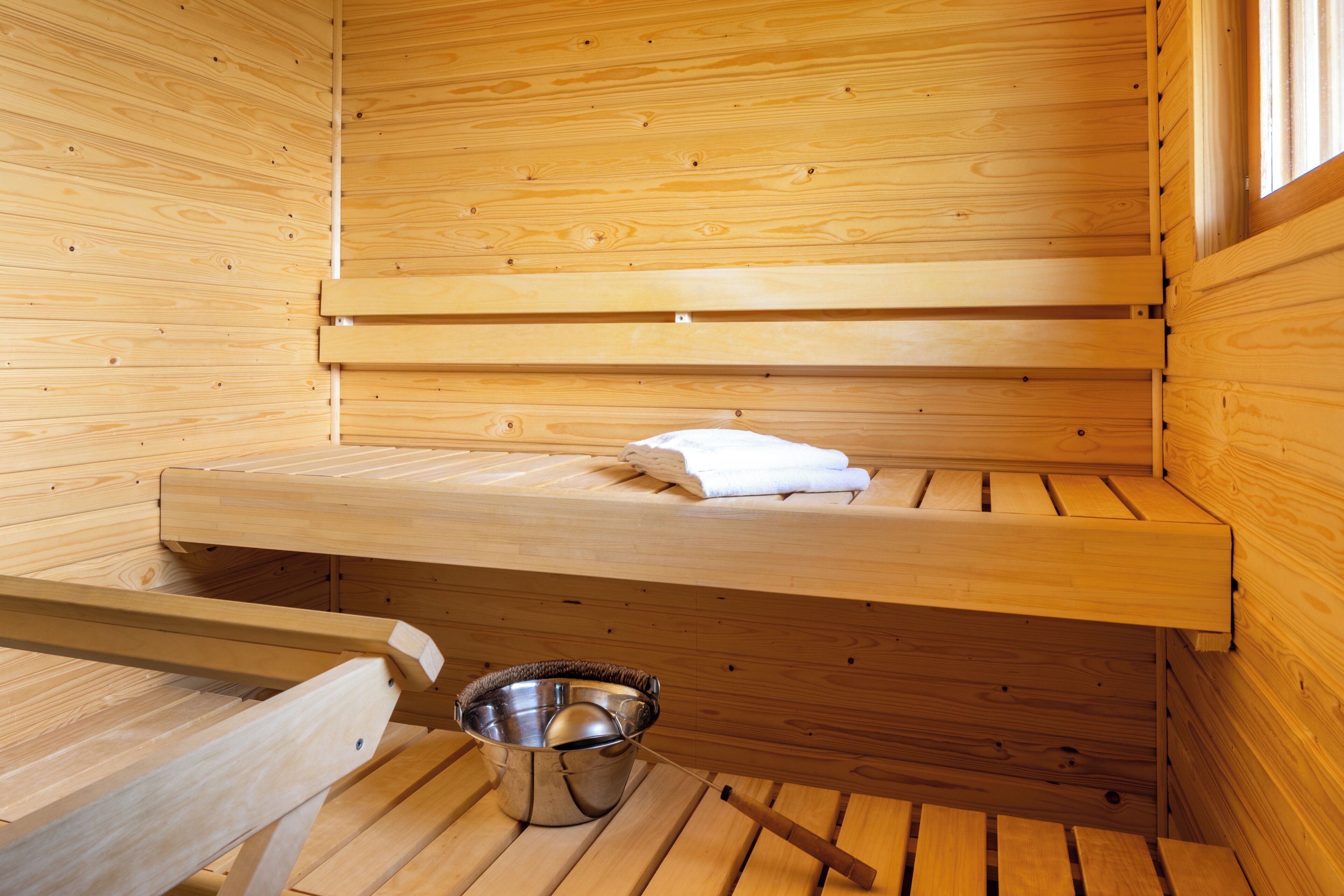 Traditional Bungalow, 2 Bedrooms, Partial Lake View | Bathroom | Shower, free toiletries, hair dryer, towels