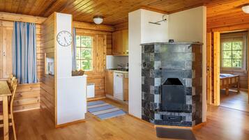 Traditional Bungalow, 2 Bedrooms, Partial Lake View | Private kitchen | Espresso maker, coffee/tea maker, fridge, microwave
