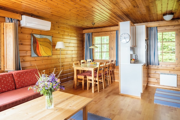 Bungalow tradicional, 2 habitaciones, vistas parciales al lago | Servicio de comidas en la habitación
