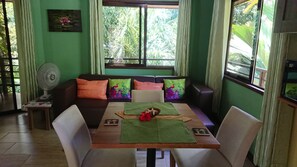 วิลล่าสำหรับครอบครัว, 1 ห้องนอน, วิวสวน | ห้องนั่งเล่น