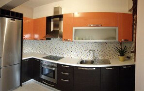 Villa, 2 Schlafzimmer | Eigene Küche | Kühlschrank, Ofen, Herdplatte, Geschirrspüler