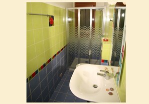 Villa, 2 Bedrooms | Bathroom | Shower, free toiletries, hair dryer, towels