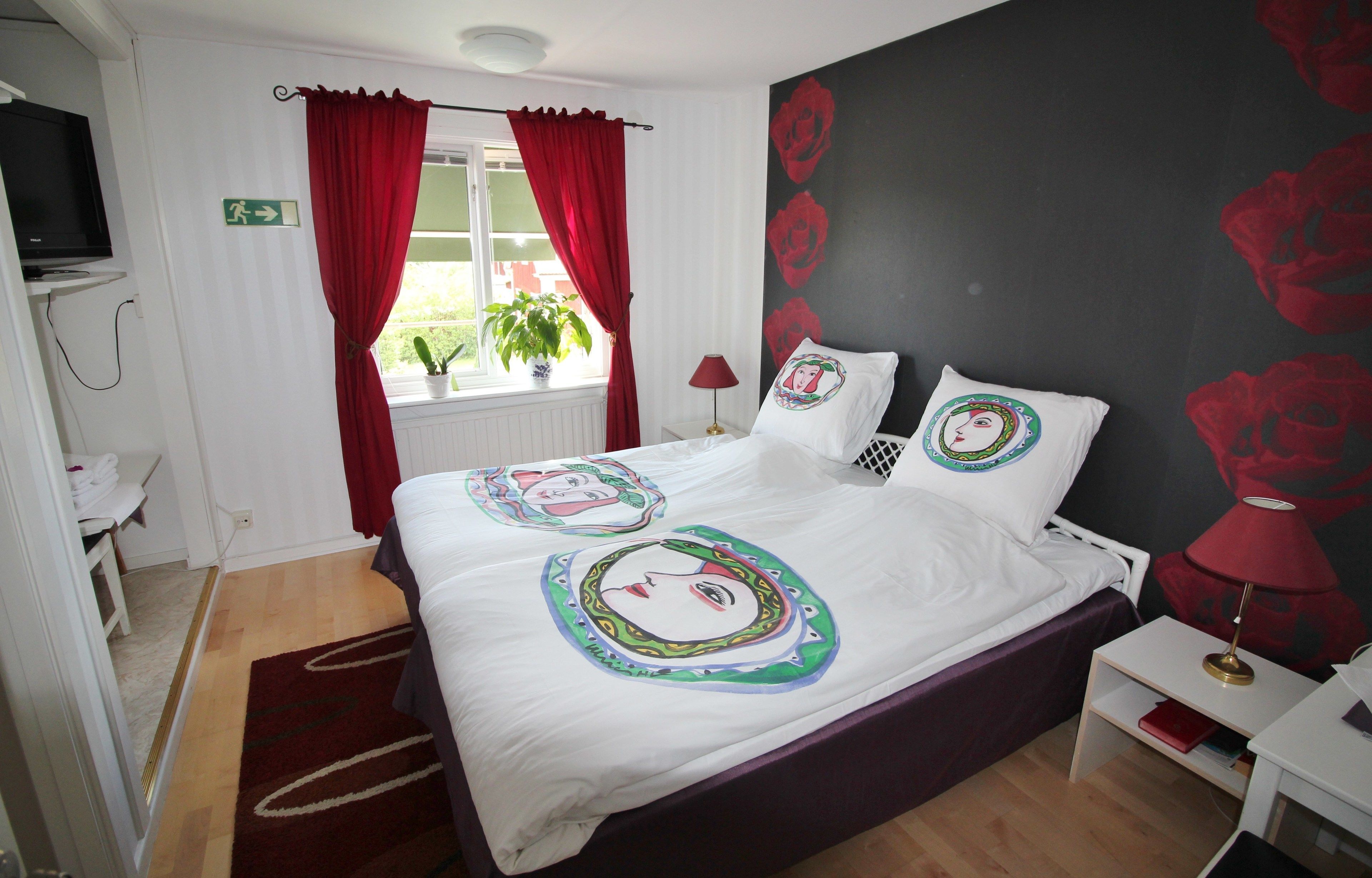 double room | iron/ironing board, free wifi, bed sheets
