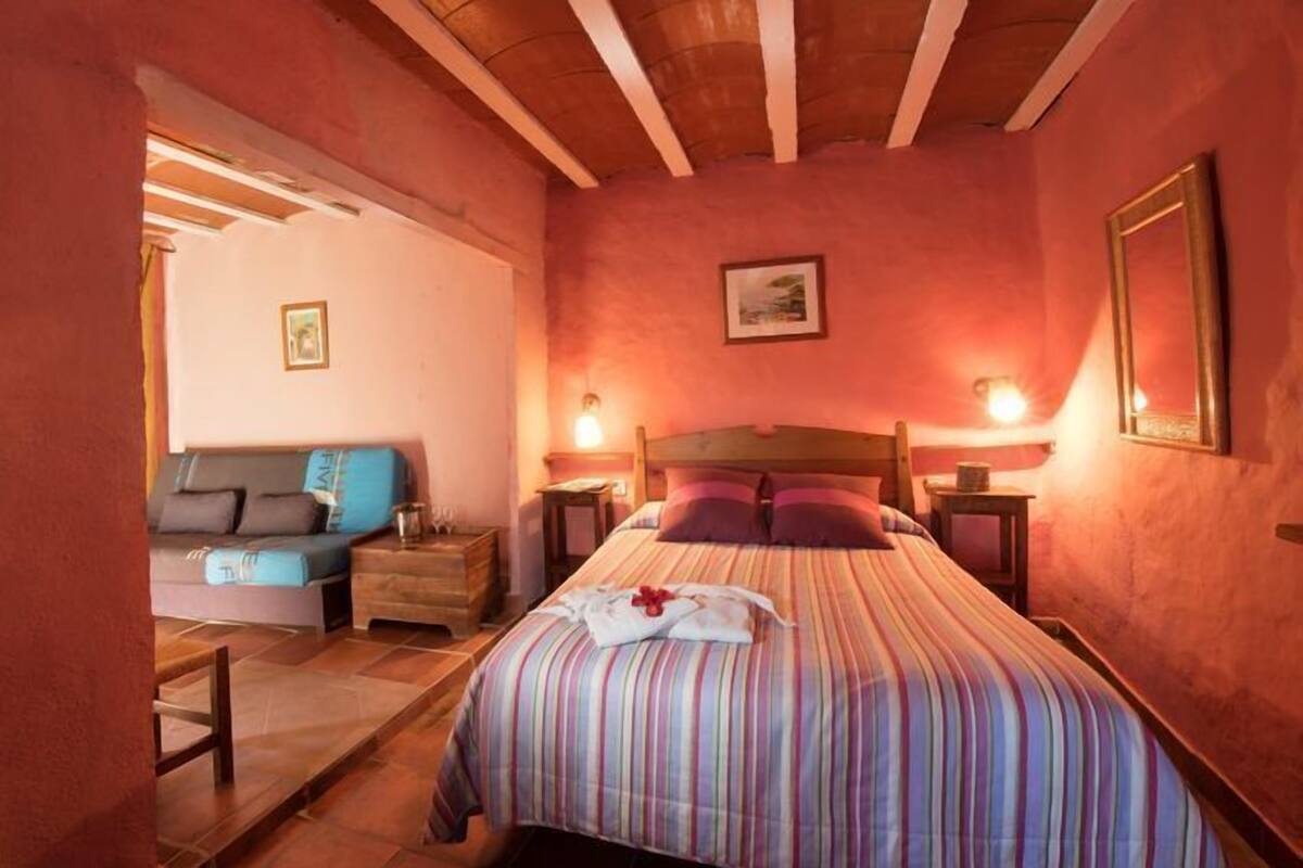 Blackout curtains, soundproofing, free WiFi, bed sheets