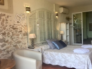 Room - L'Olivera (Albinyana)