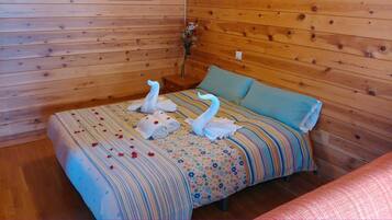 Cabin | Blackout curtains, soundproofing, free WiFi, bed sheets