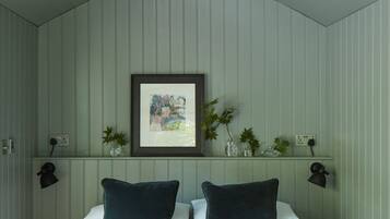 Shepherd Hut | Premium bedding, individually decorated, individually furnished