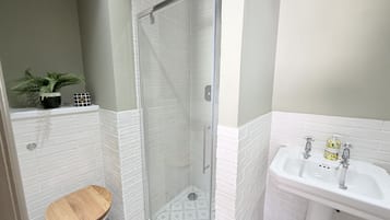 Appartement « Premier », salle de bains attenante (First Floor (2)) | Salle de bain