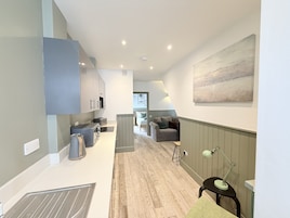 Premium Apartment, Ensuite (Ground Floor (1)) | Shared kitchen