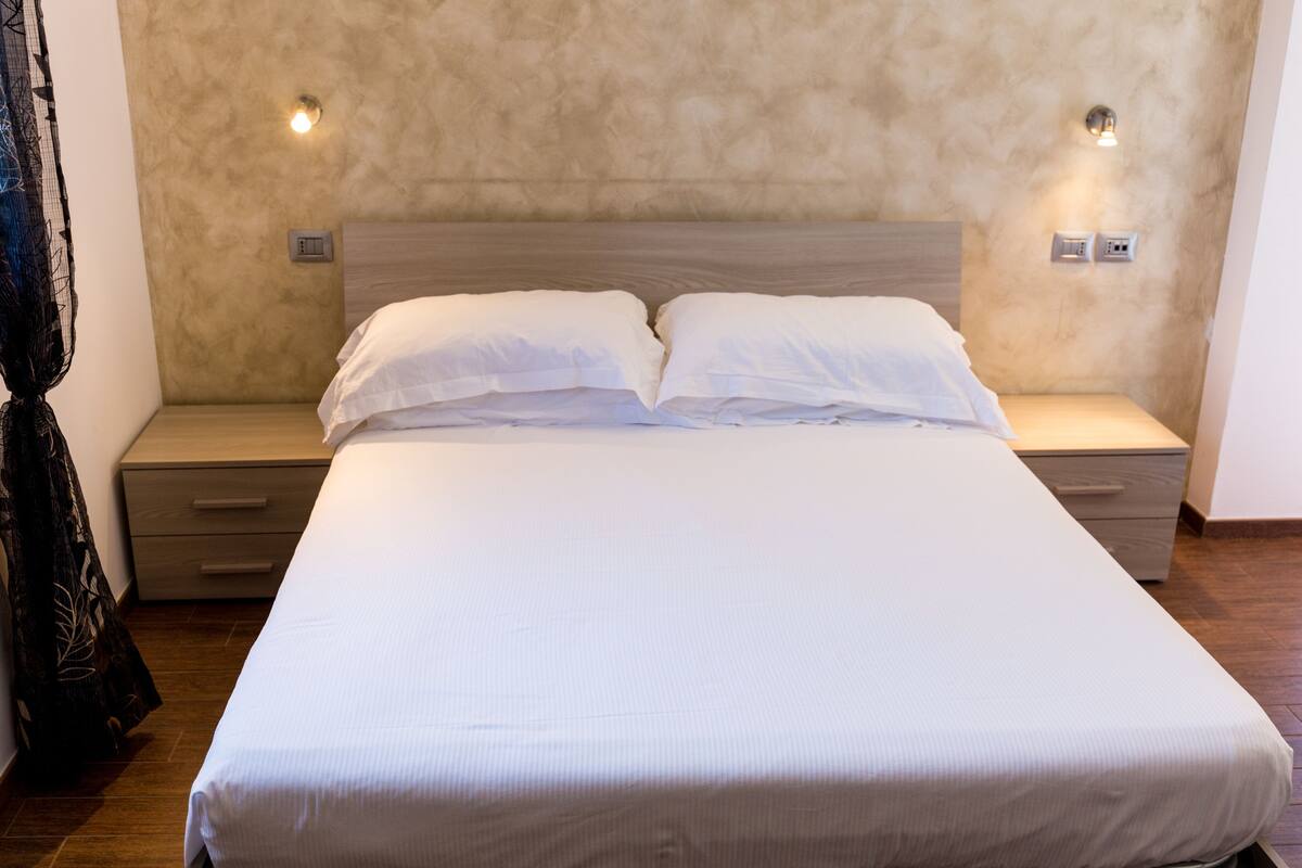 Deluxe Triple Room, Terrace | Desk, cribs/infant beds, free WiFi, bed sheets