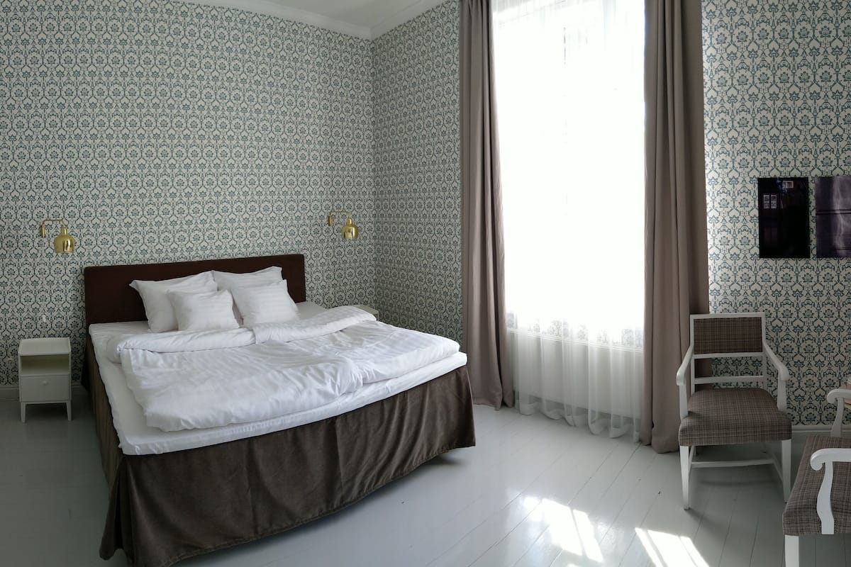 Exclusieve suite, 1 kingsize bed met slaapbank | 1 slaapkamer, beddengoed