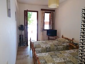 Departamento, 1 habitación, frente al mar | 1 habitación, tabla de planchar con plancha y cunas gratuitas 