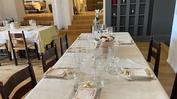 Lunch and dinner served