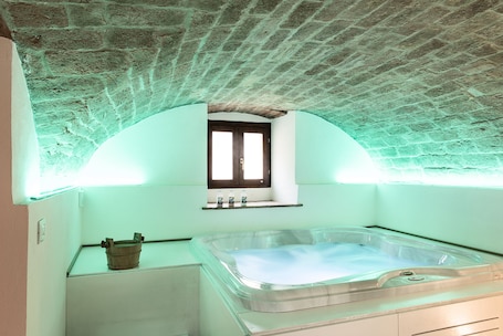 Bañera de hidromasaje interior