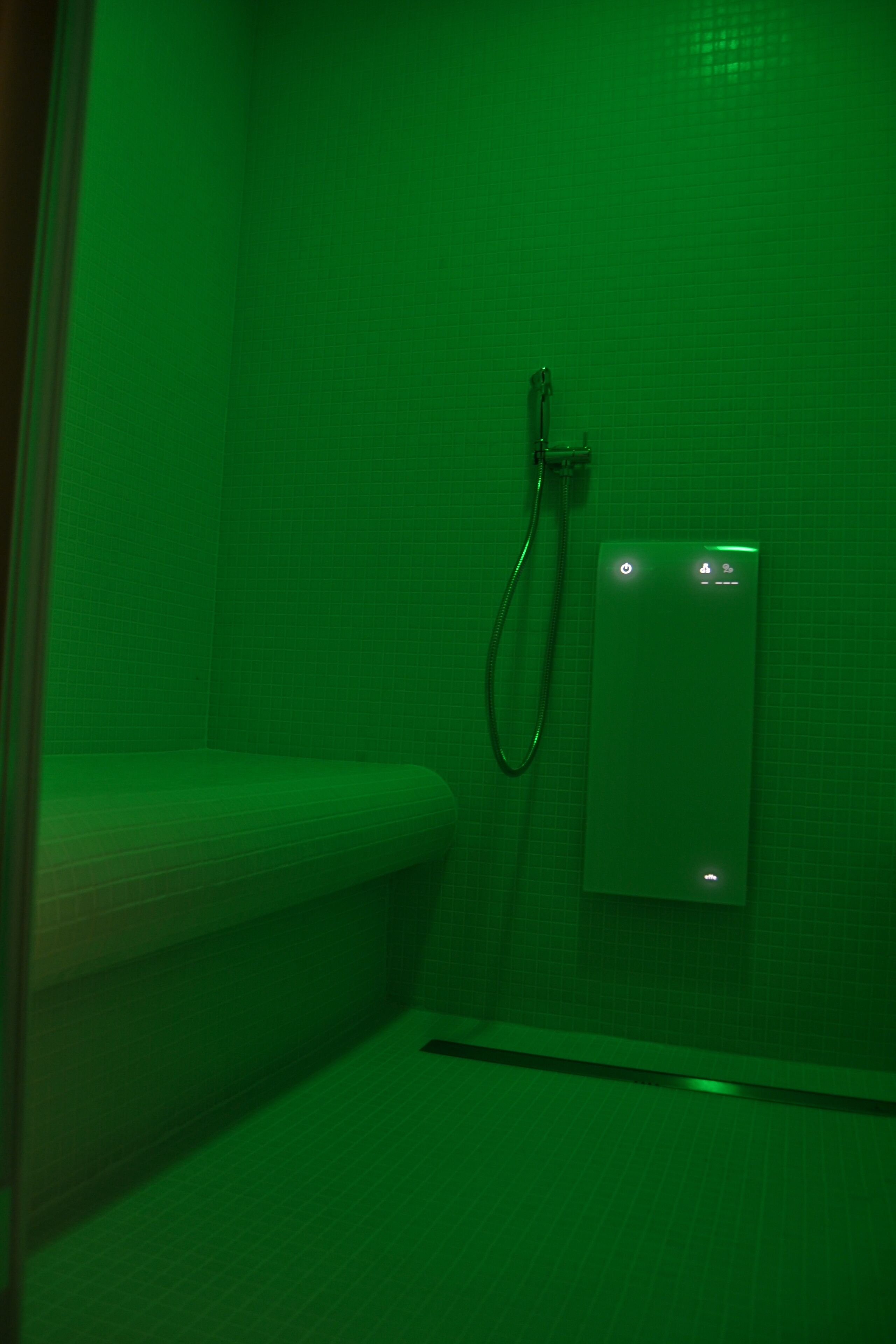 sauna, hot tub, steam room, deep-tissue massages, massages