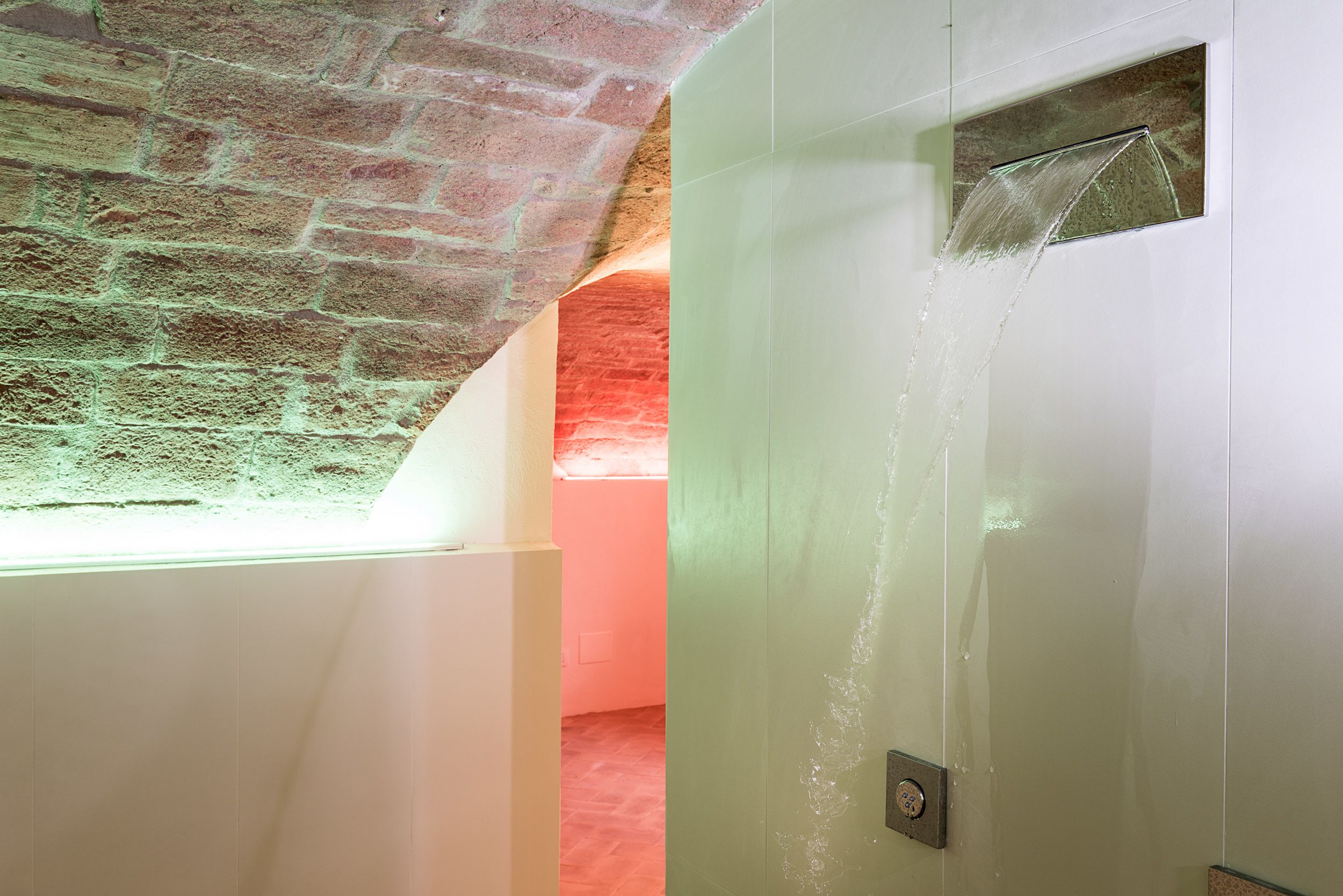Sauna, vasca idromassaggio, bagno turco, massaggi “deep tissue”
