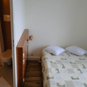 Kamar Double | Meja kerja, setrika/meja setrika, dan tempat tidur bayi (biaya tambahan)