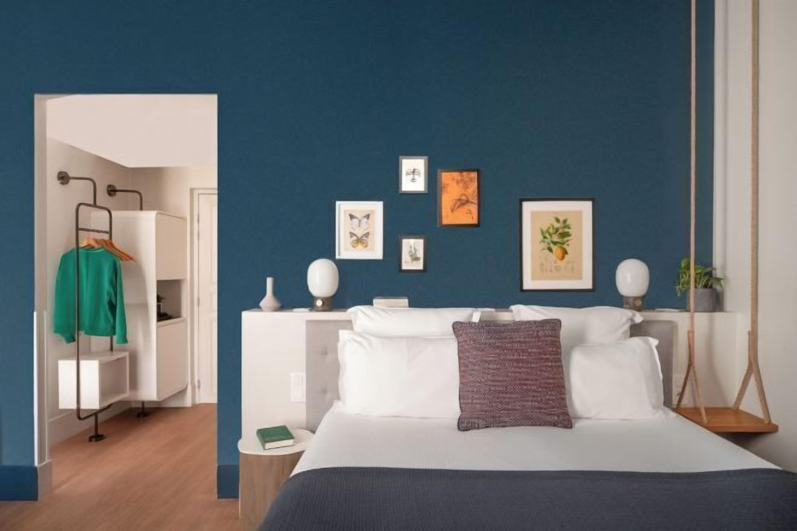 Ropa de cama de alta calidad y minibar 