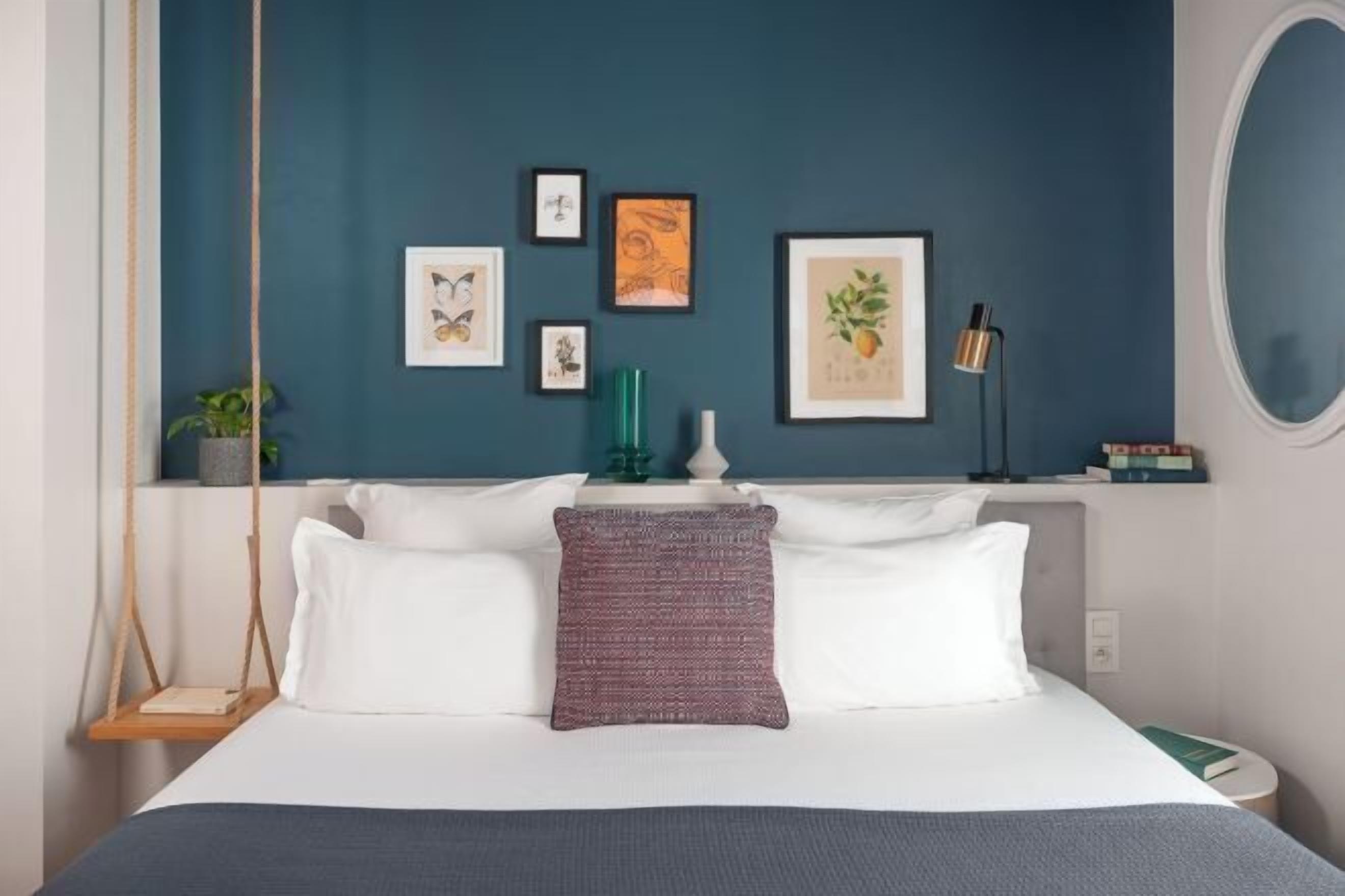 Ropa de cama de alta calidad y minibar 