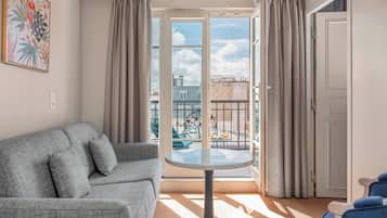 Suíte panorâmica | 2 quartos, roupas de cama premium, frigobar, cofres nos quartos