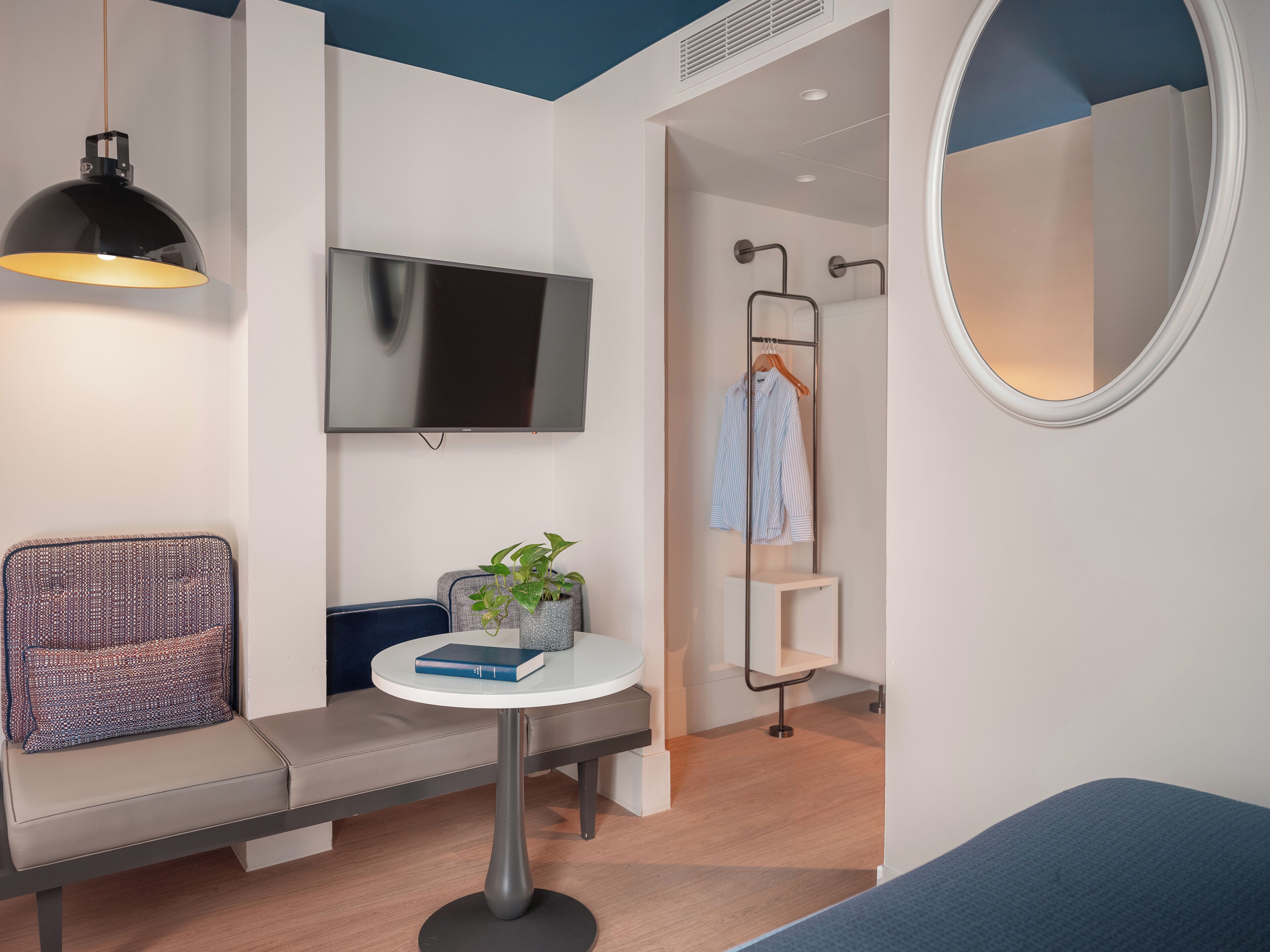 superior single room | 2 bedrooms, premium bedding, minibar, in-room safe