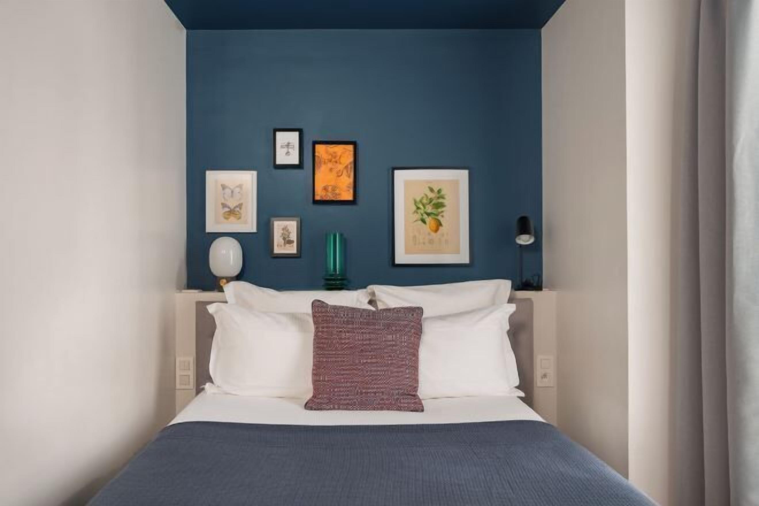 Ropa de cama de alta calidad y minibar 