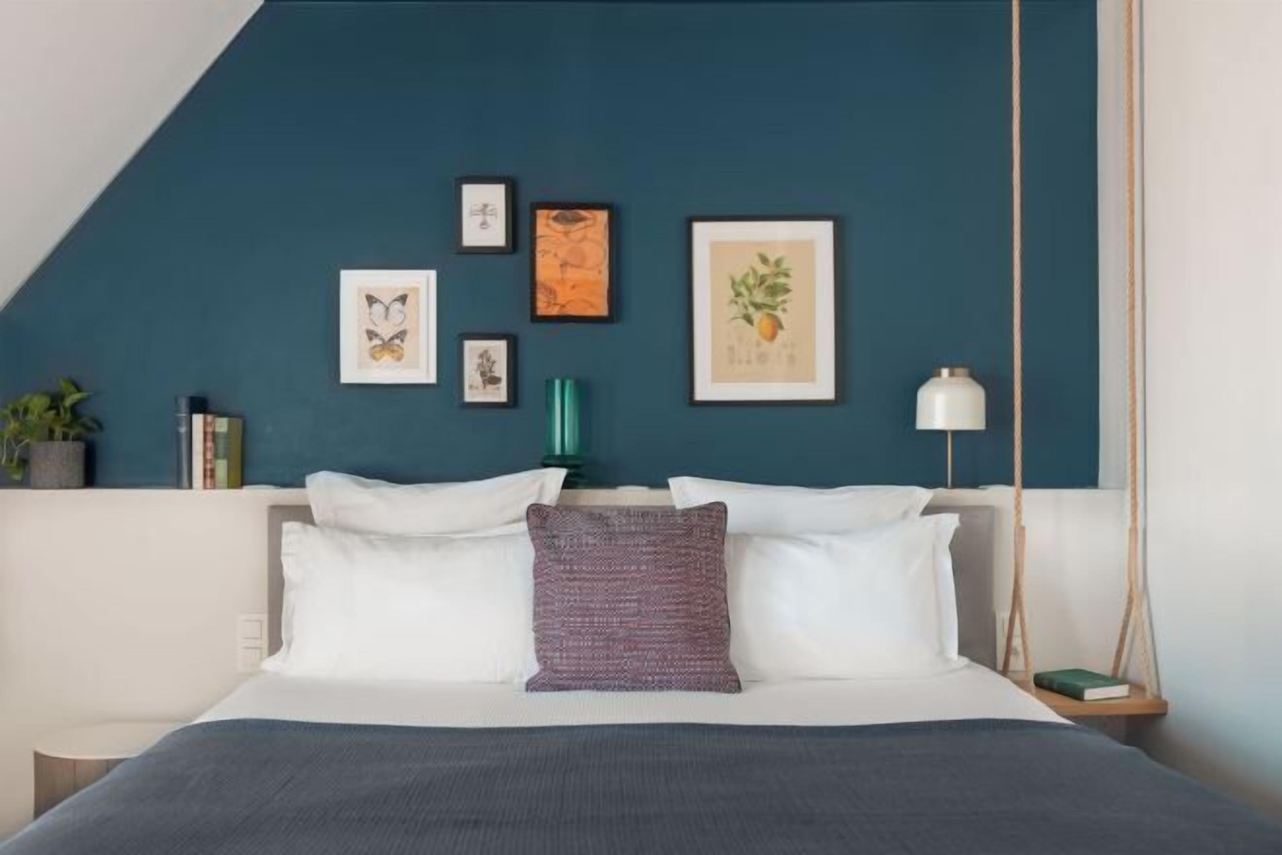 Ropa de cama de alta calidad y minibar 