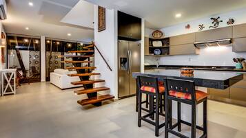 Vila, 3 quartos | Cozinha privada | Geladeira grande, micro-ondas, fogão, cooktop