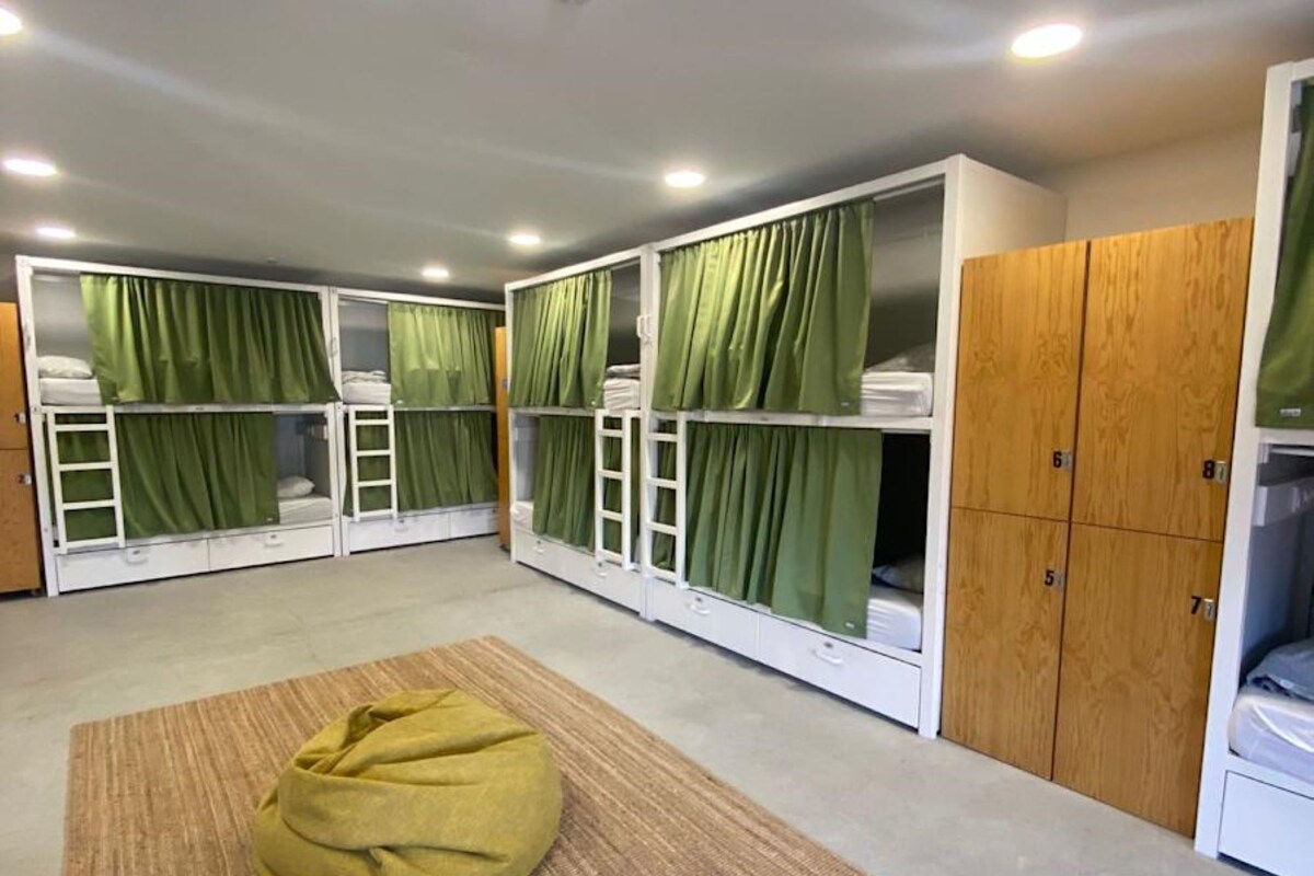 Bed in 10 Bed Mix Dorm Ensuite | Wi-Fi gratis dan seprai linen