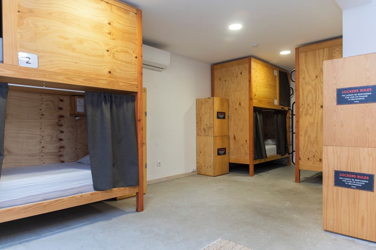 Bed in 6 Bed Mix Dorm Ensuite | Wi-fi (inkludert) og sengetøy