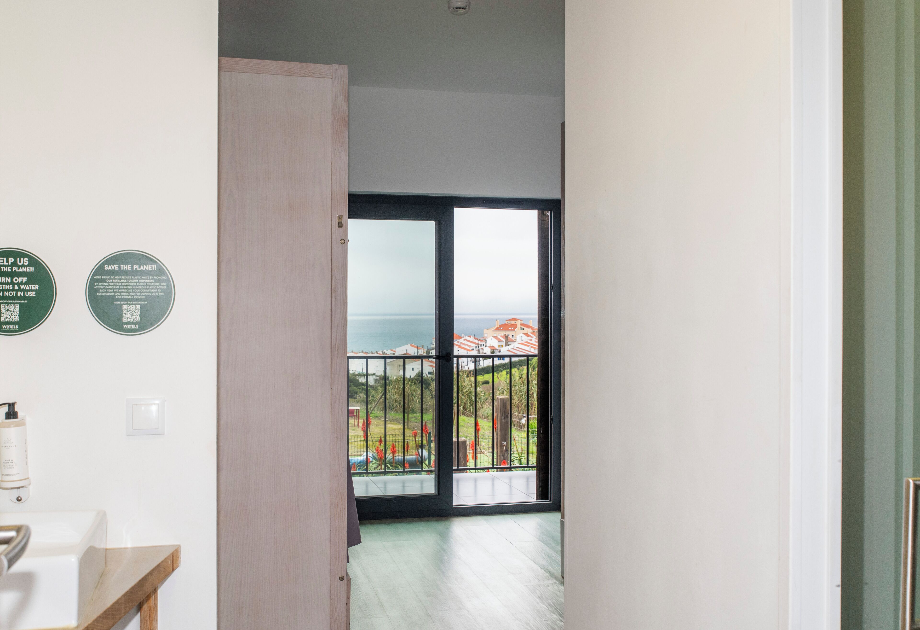 Bed in a 6-mix dorm Ensuite w/Ocean View | Wi-fi (inkludert) og sengetøy