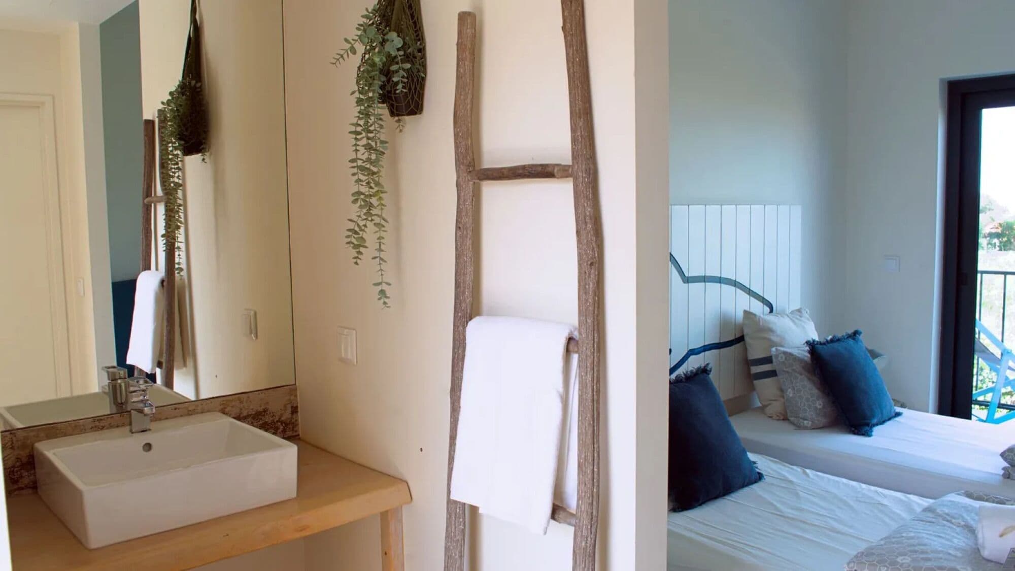 ฝักบัว, ไดร์เป่าผม (มีให้บริการตามคำขอ), ผ้าเช็ดตัว