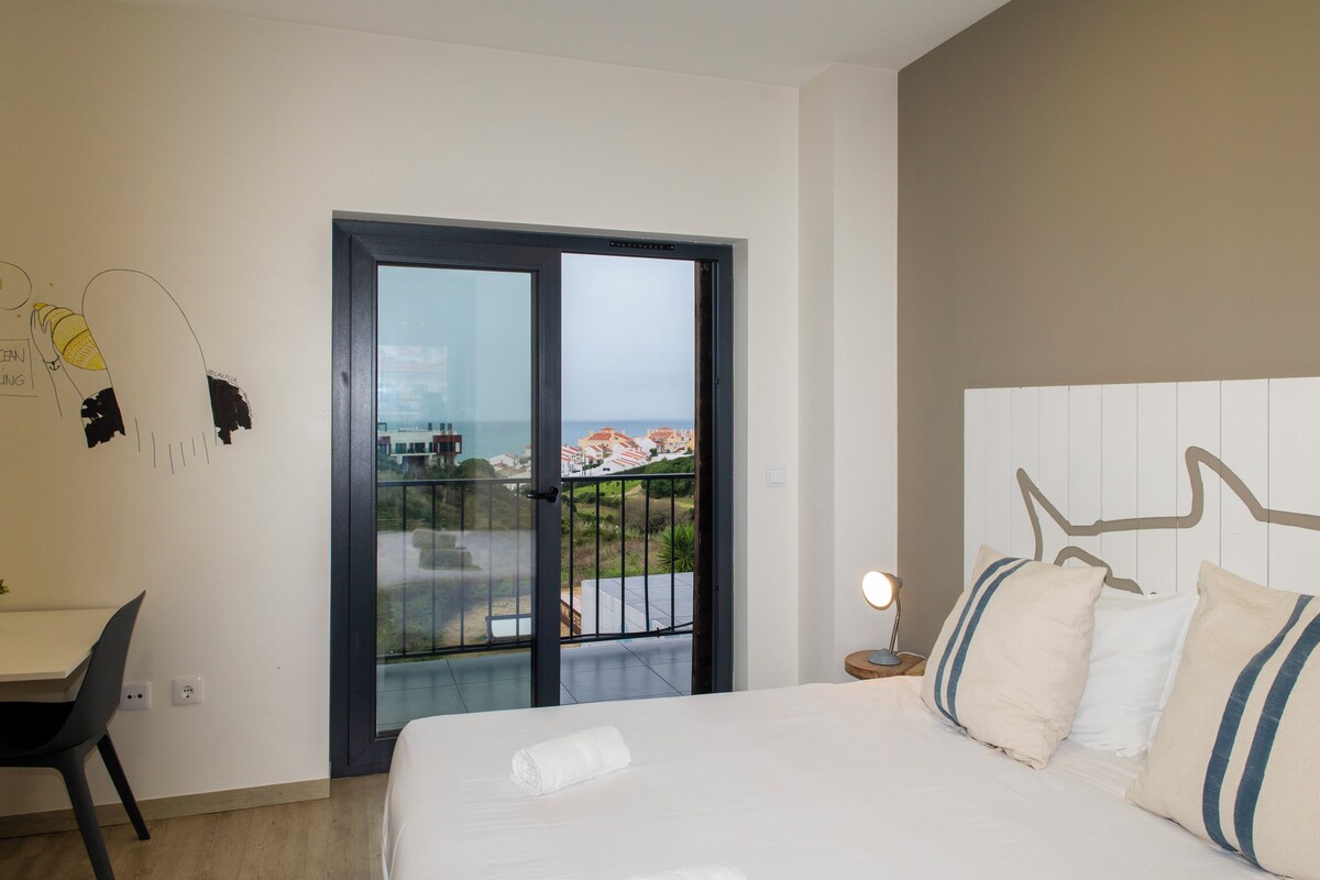 Double room with Balcony and private Bathroom (Ocean view) | Wi-Fi gratis dan seprai linen