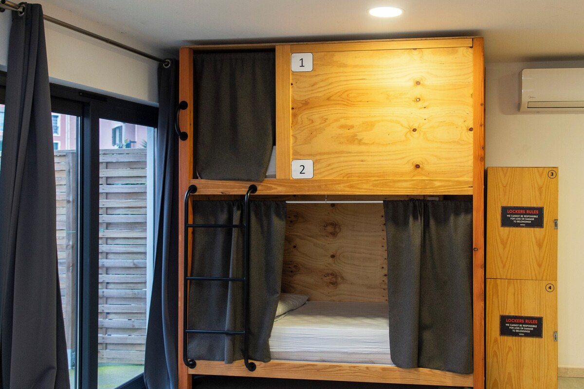 Bed in 6 Bed Mix Dorm Ensuite | Wi-Fi gratis dan seprai linen