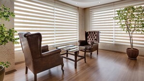 Lobby sitting area - Hostapark Hotel (Mersin)