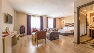 Suite | Minibar, in-room safe, desk, soundproofing