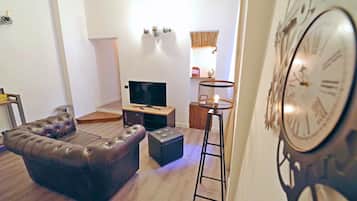 Superior Suite | Living area | Flat-screen TV