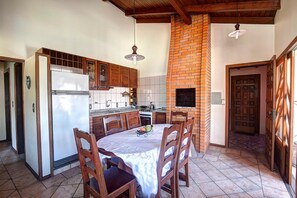 Fridge, microwave, oven, stovetop - Morada do Sol Apart Hotel Garopaba (Garopaba)