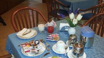 Colazione a buffet inclusa, servita tutte le mattine