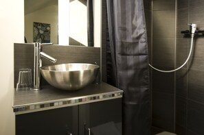 Bathroom - BALTIK Kunsthotel (Timmendorfer Strand)