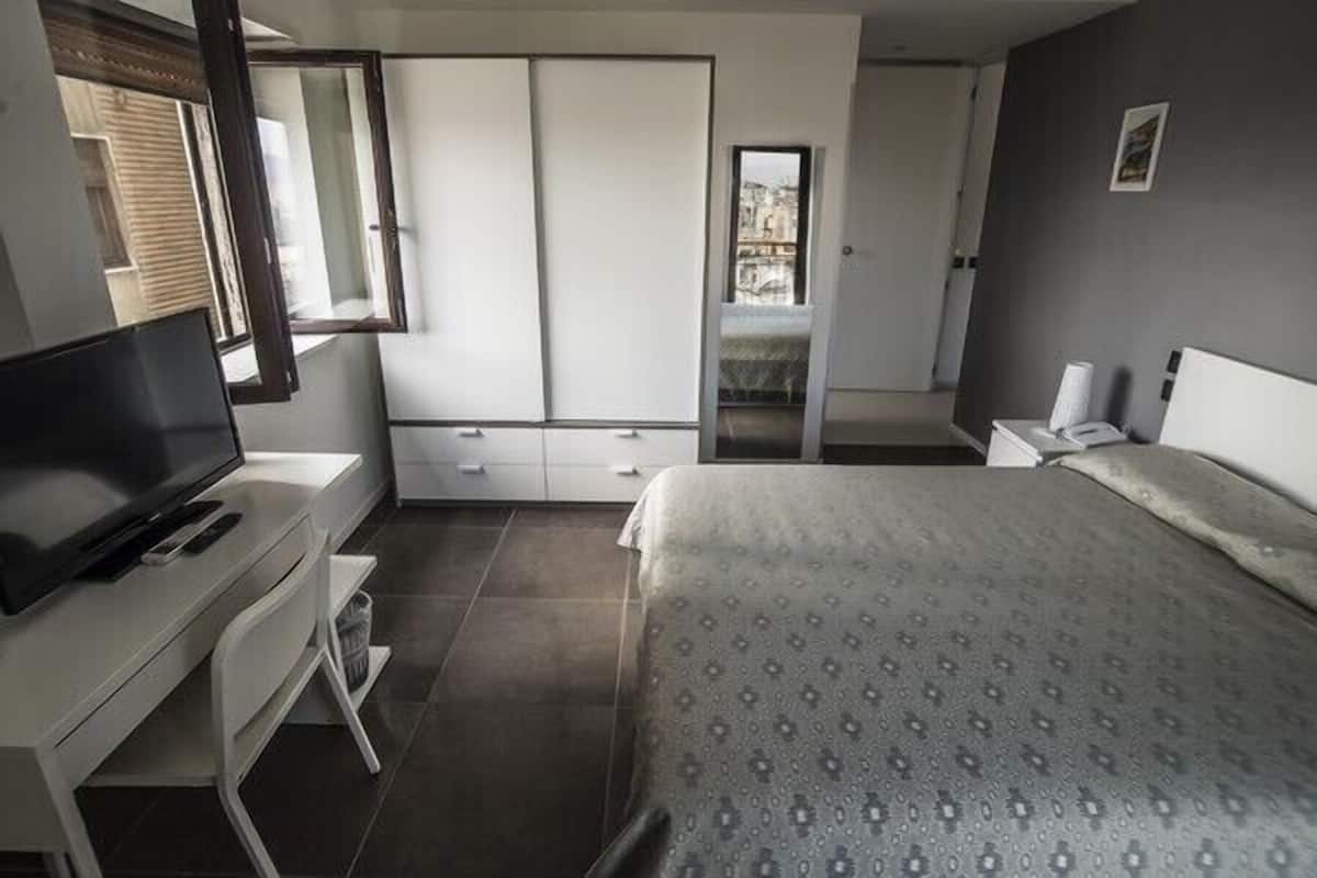 Premium bedding, minibar, desk, soundproofing