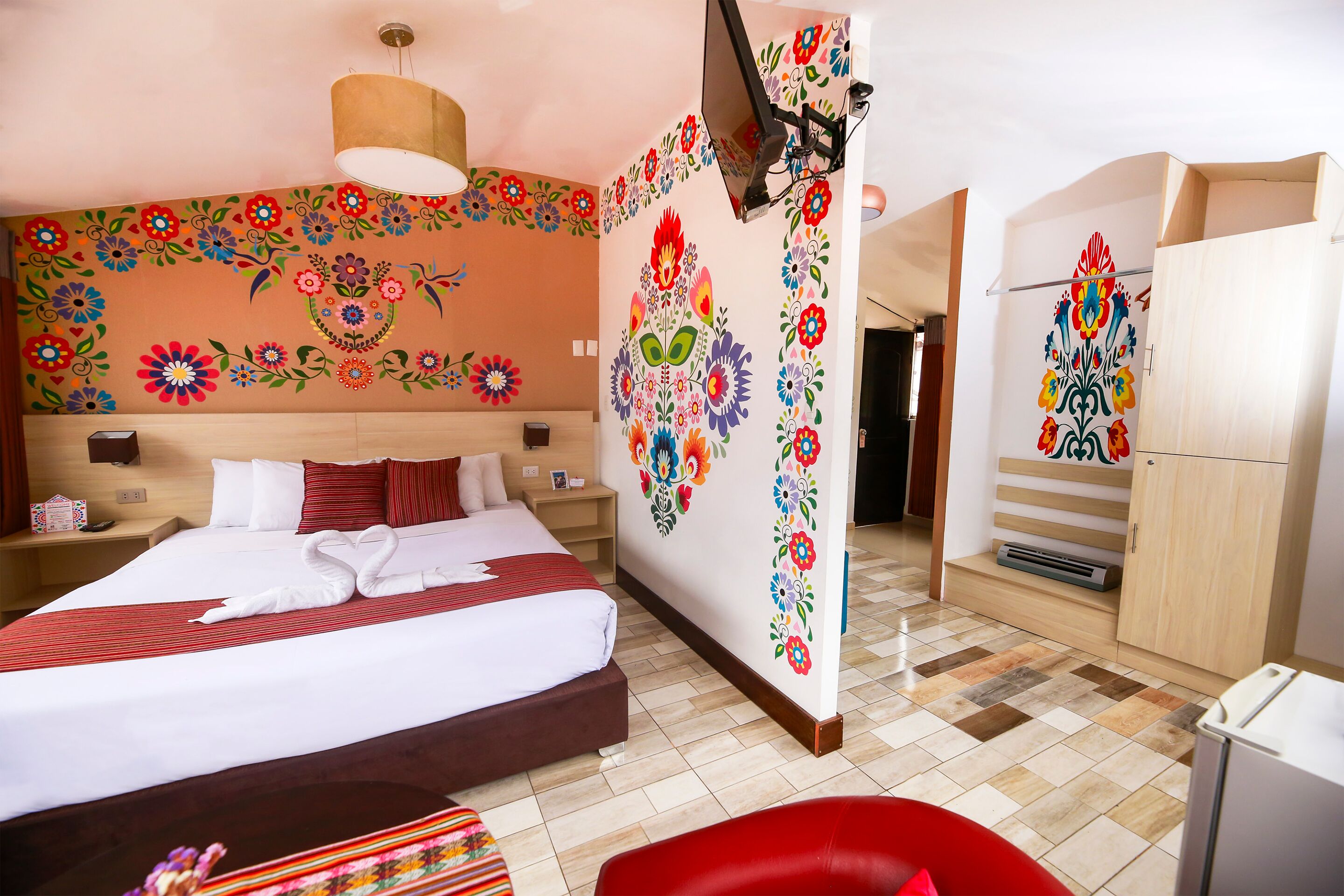 セーフティボックス (室内)、デスク、WiFi (無料)、ベッドシーツ