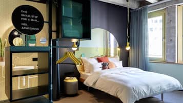 Medium Inner Circle | Free minibar, in-room safe, desk, laptop workspace