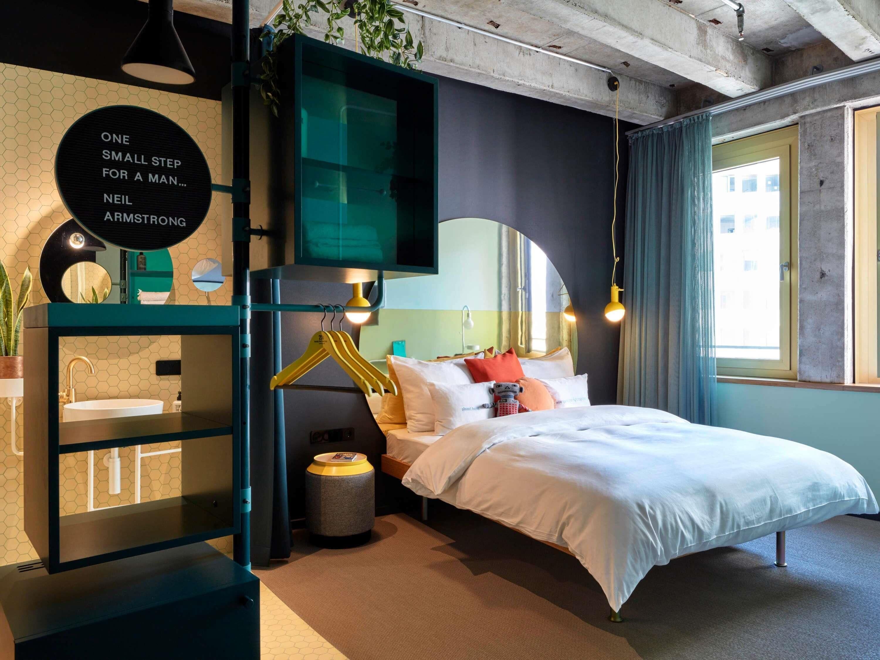 Medium Inner Circle | Hypo-allergenic bedding, free minibar, in-room safe, desk