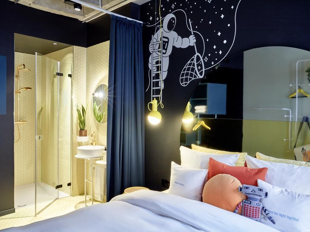 Medium Inner Circle | Artículos del minibar gratis y caja de seguridad en la habitación 