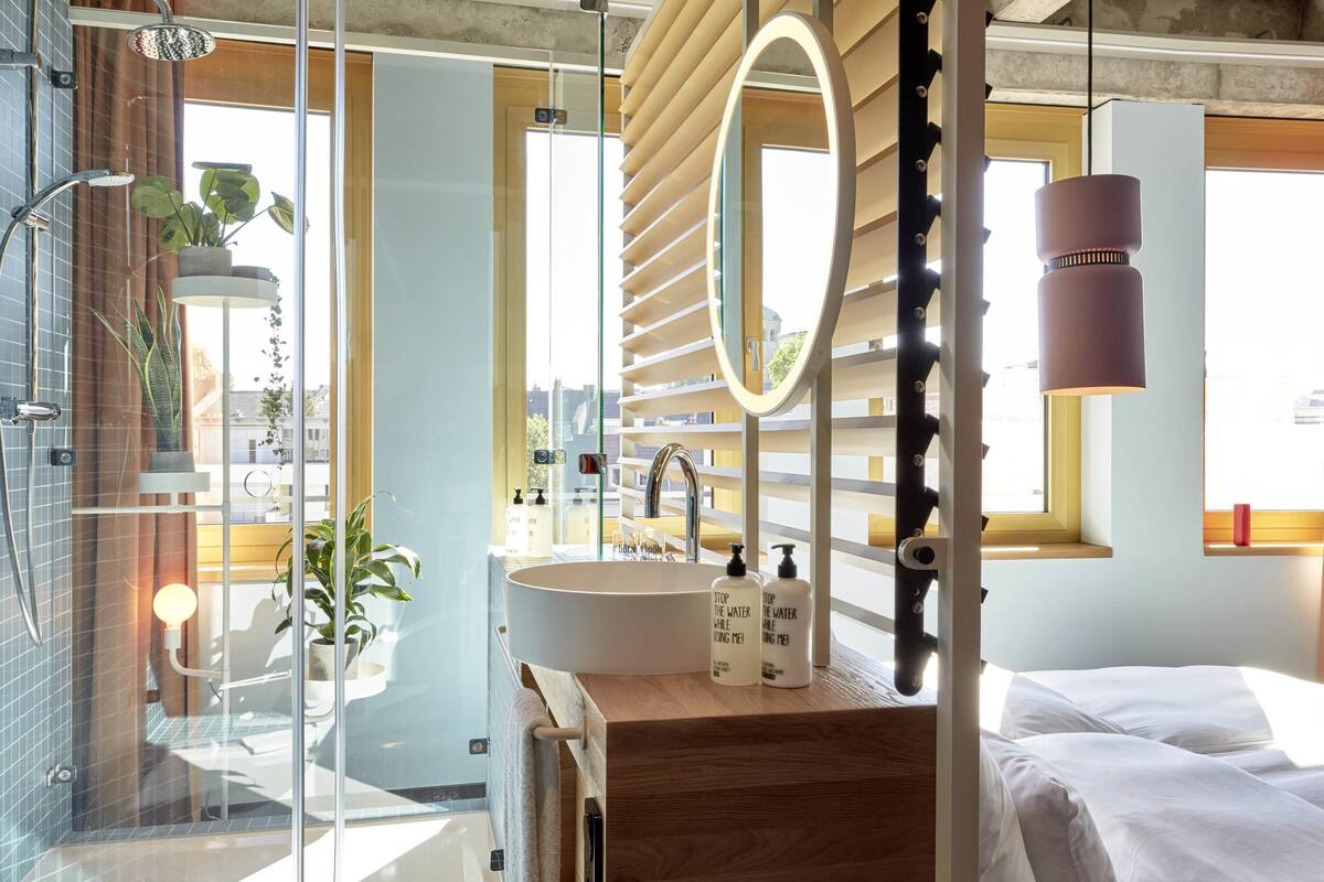 large | free minibar, in-room safe, desk, laptop workspace