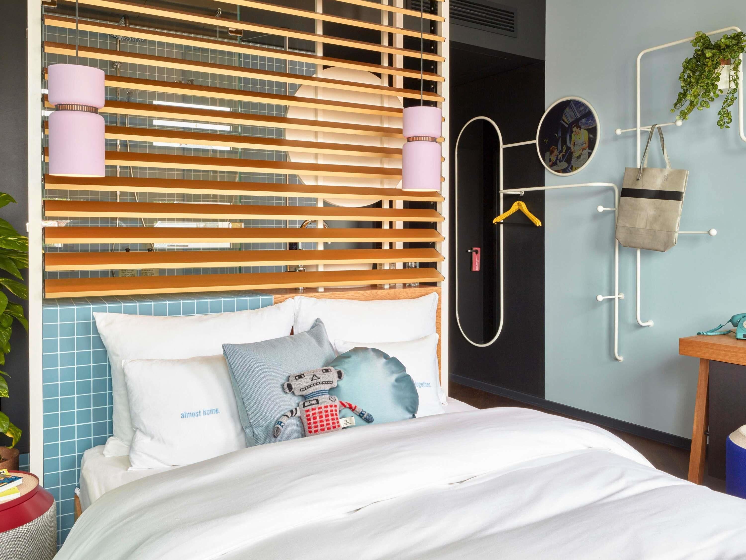 Medium Outer Circle | Hypo-allergenic bedding, free minibar, in-room safe, desk
