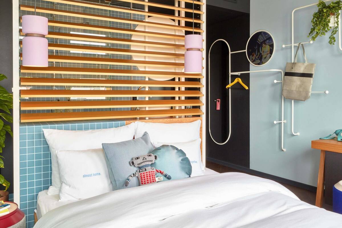 Medium Outer Circle | Allergikerbettwaren, kostenlose Minibar, Zimmersafe, Schreibtisch