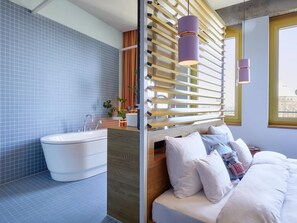 Gigantic | Artículos del minibar gratis y caja de seguridad en la habitación
