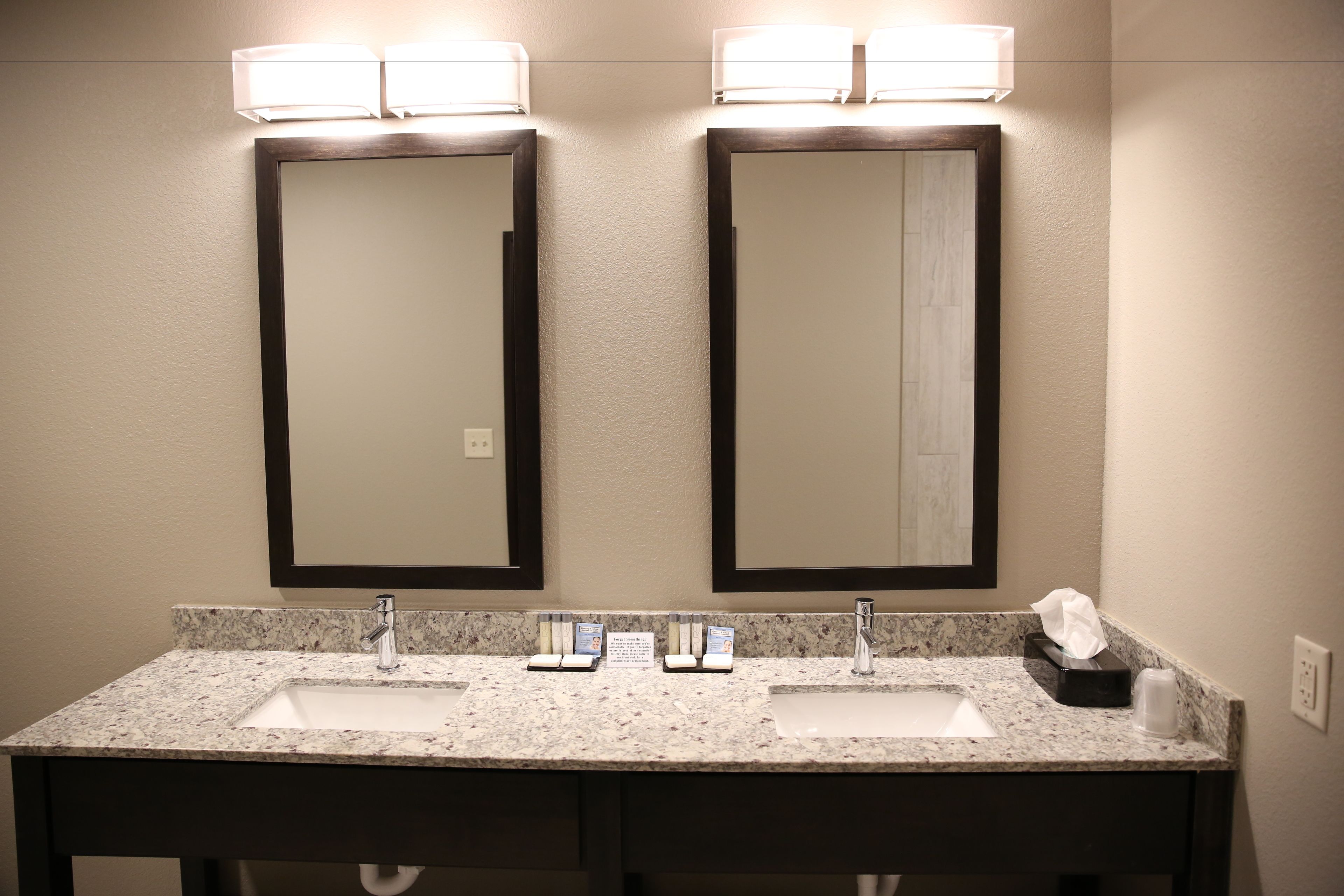 presidential suite, 1 bedroom, kitchen | bathroom | free toiletries, towels